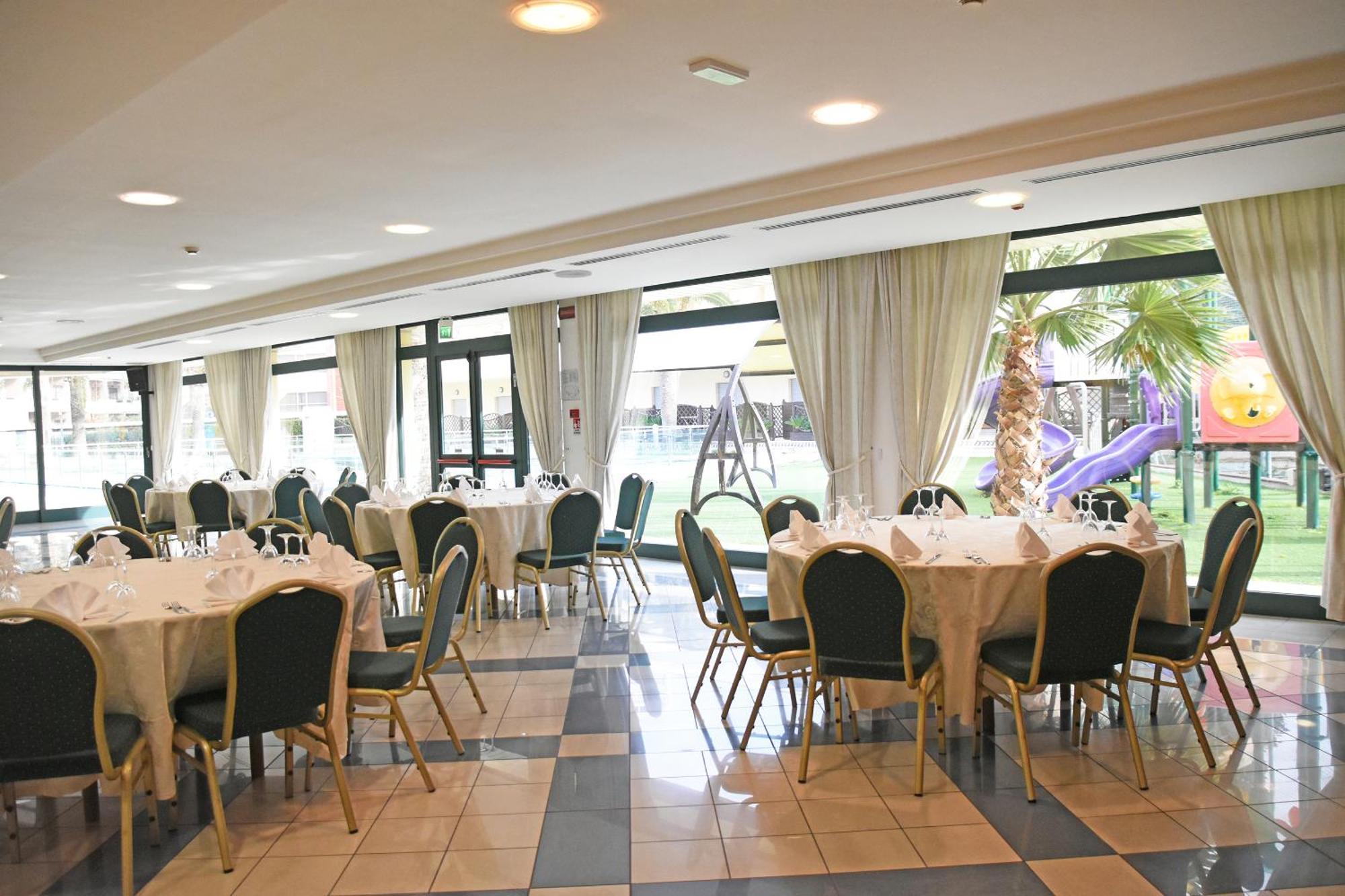 Park Hotel & Dependance Con Spiaggia Martinsicuro Exterior photo