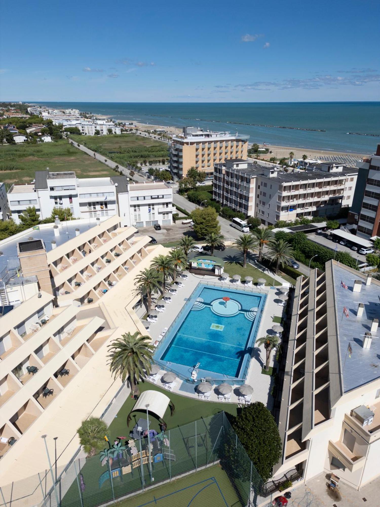 Park Hotel & Dependance Con Spiaggia Martinsicuro Exterior photo